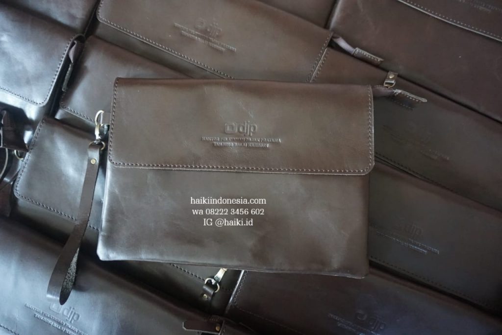 Souvenir Tas Clutch Kulit Asli Kantor Pajak Tanjung Balai Karimun